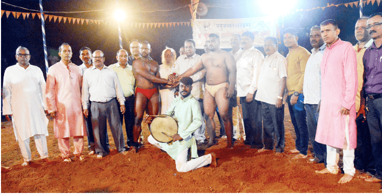 विश्वजीत रुपनरने प्रकाश इंगळगीला गुणांच्या आधारे पराभूत केले